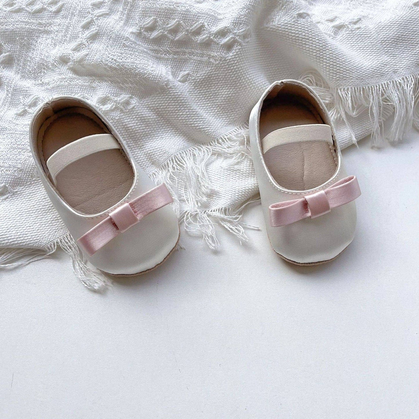 Accent Bow Baby Shoes, White (11-13cm)