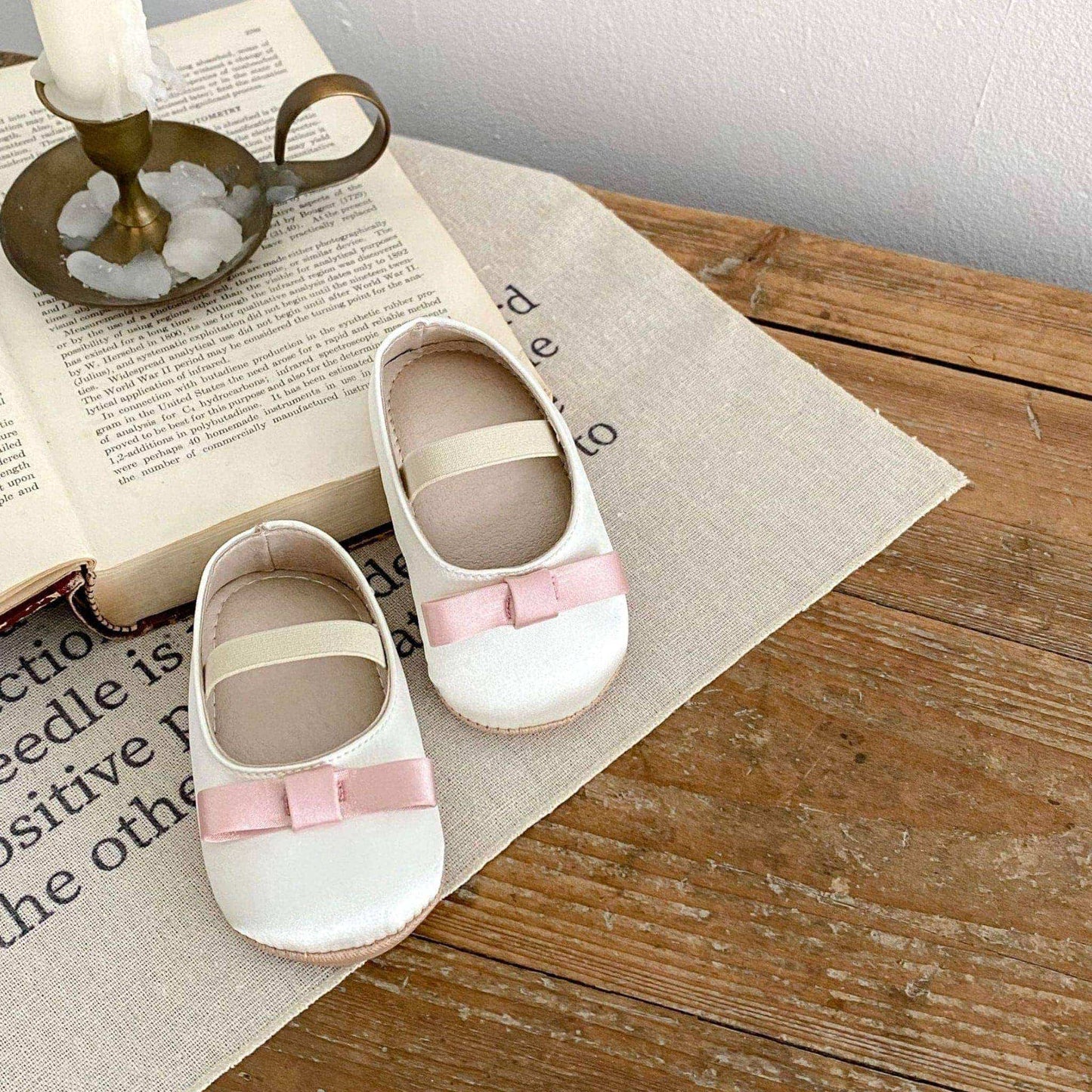 Accent Bow Baby Shoes, White (11-13cm)