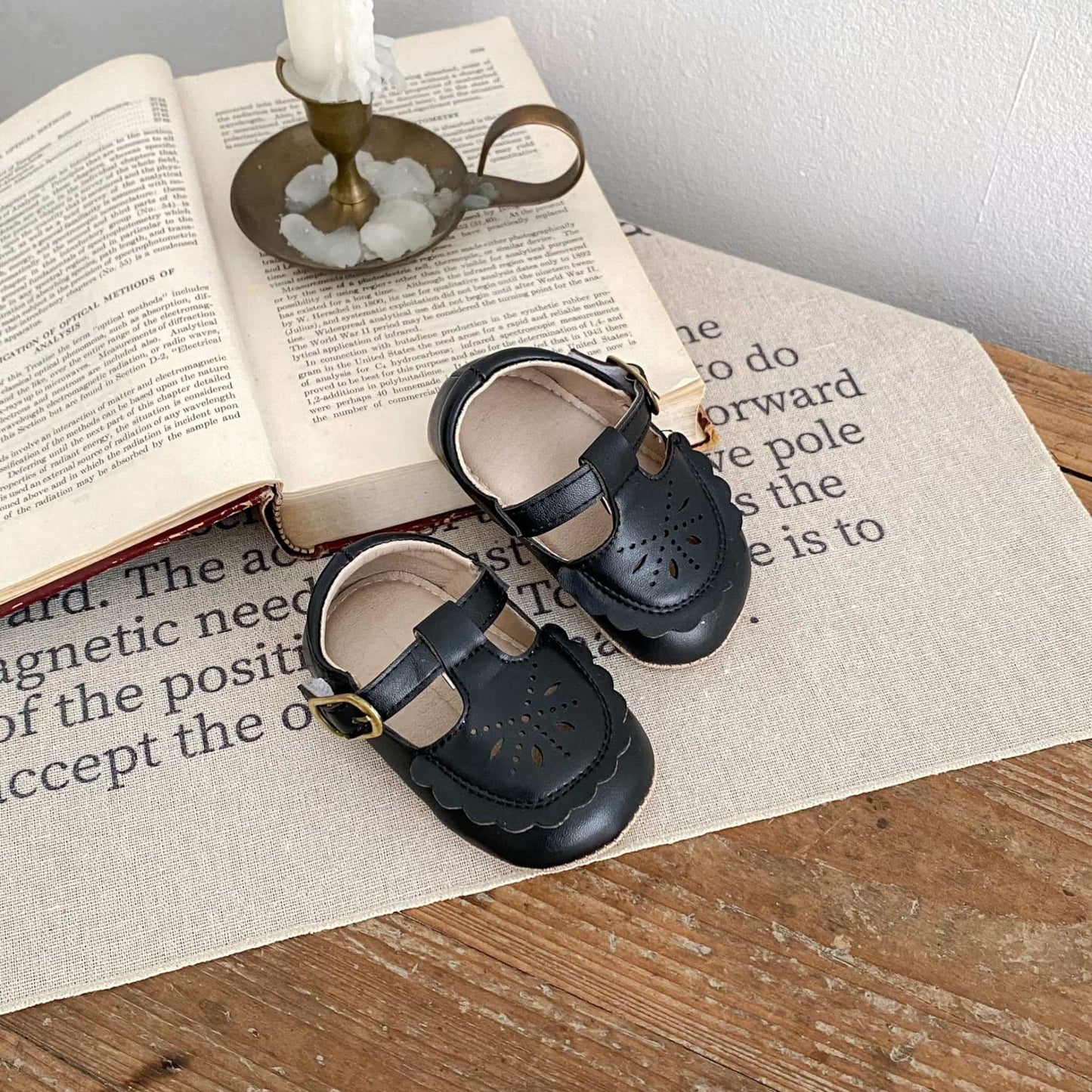 Black Scallop Toe Baby Shoes (11-13cm)