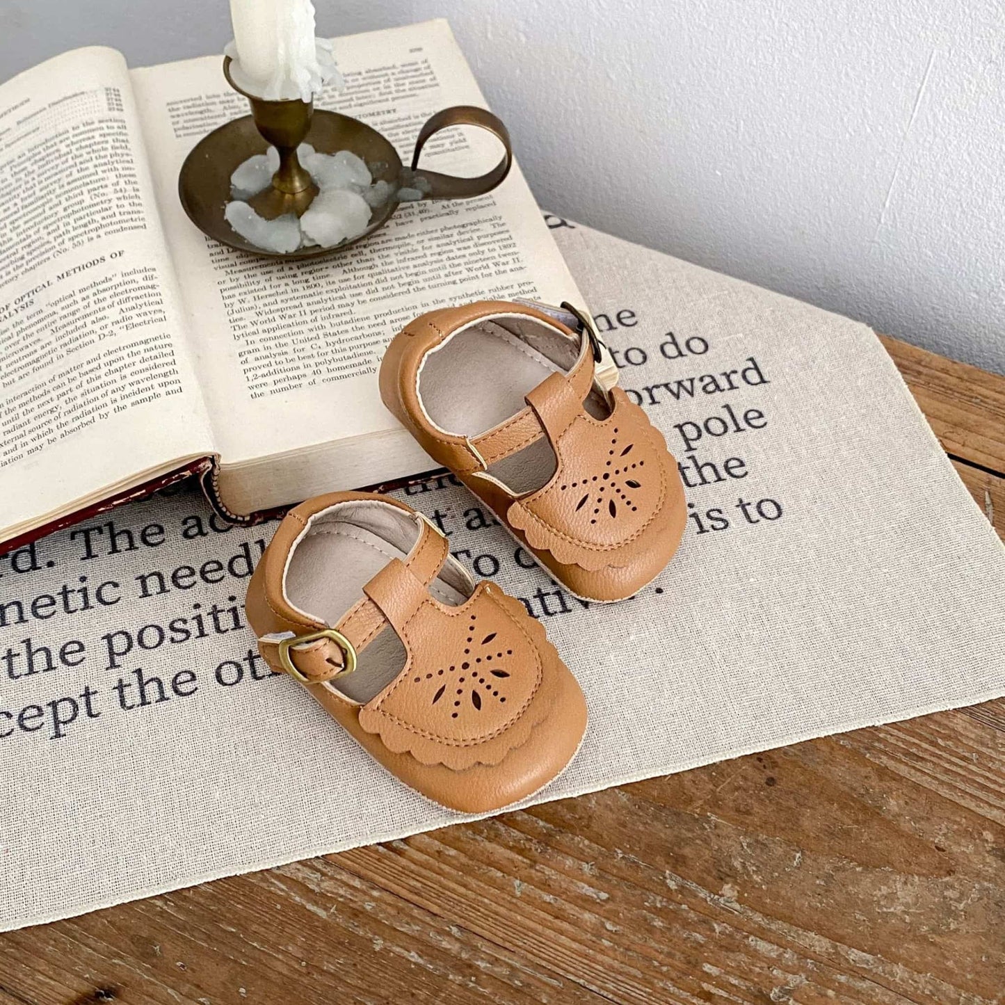 Tan Scallop Toe Baby Shoes (11-13cm)